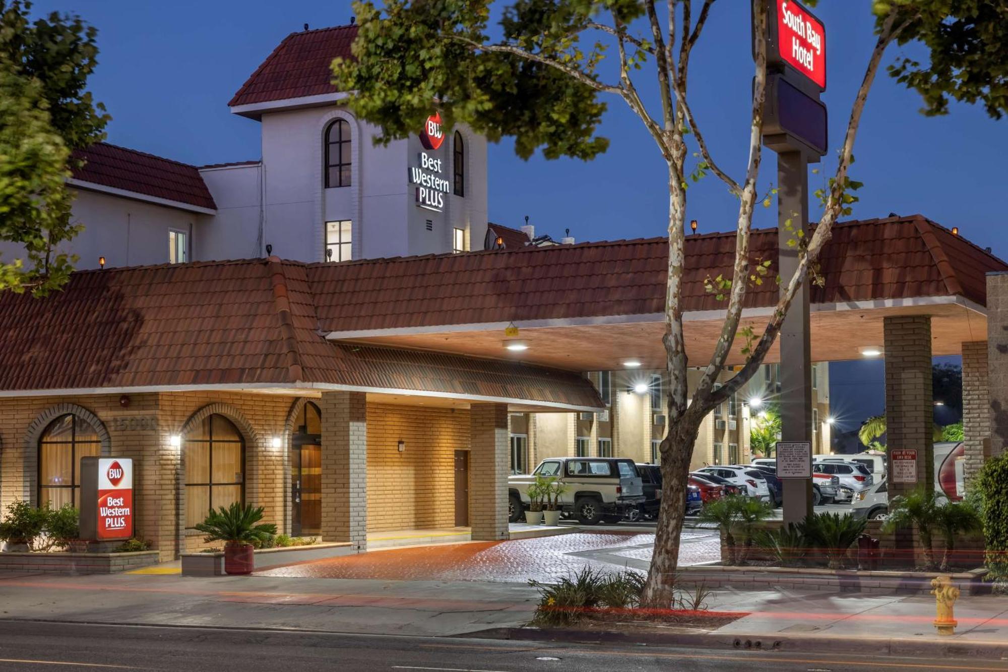 4 Smart Business Hotels Near Hawthorne Memorial Park