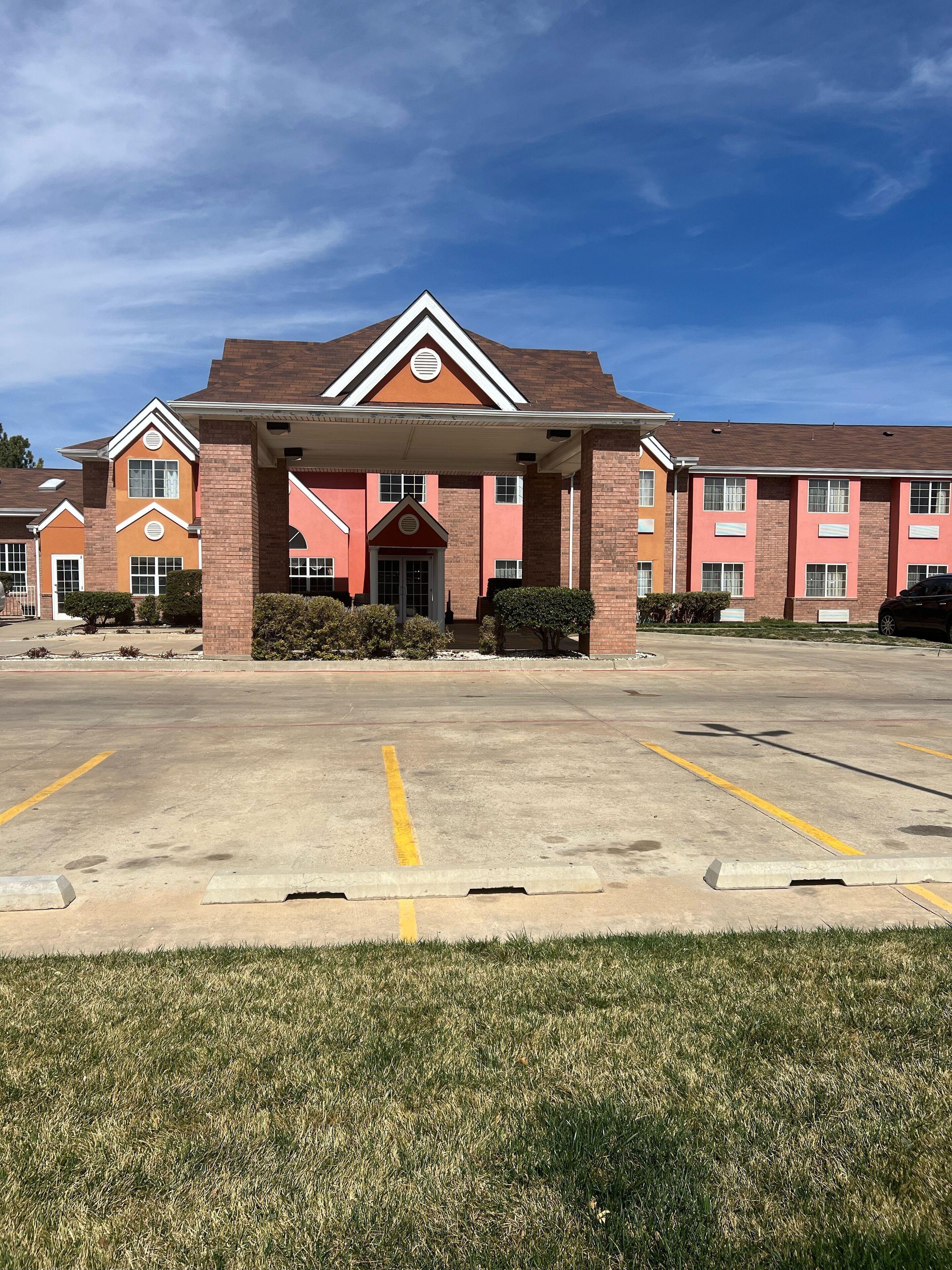 10 Smart Business Hotels Near Rattlers Civic Arena Worth Booking
