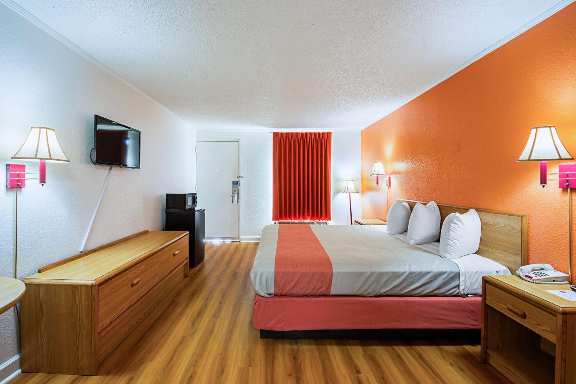 Where to Stay Near Perry City Parks: 4 Top 3-Star Hotels