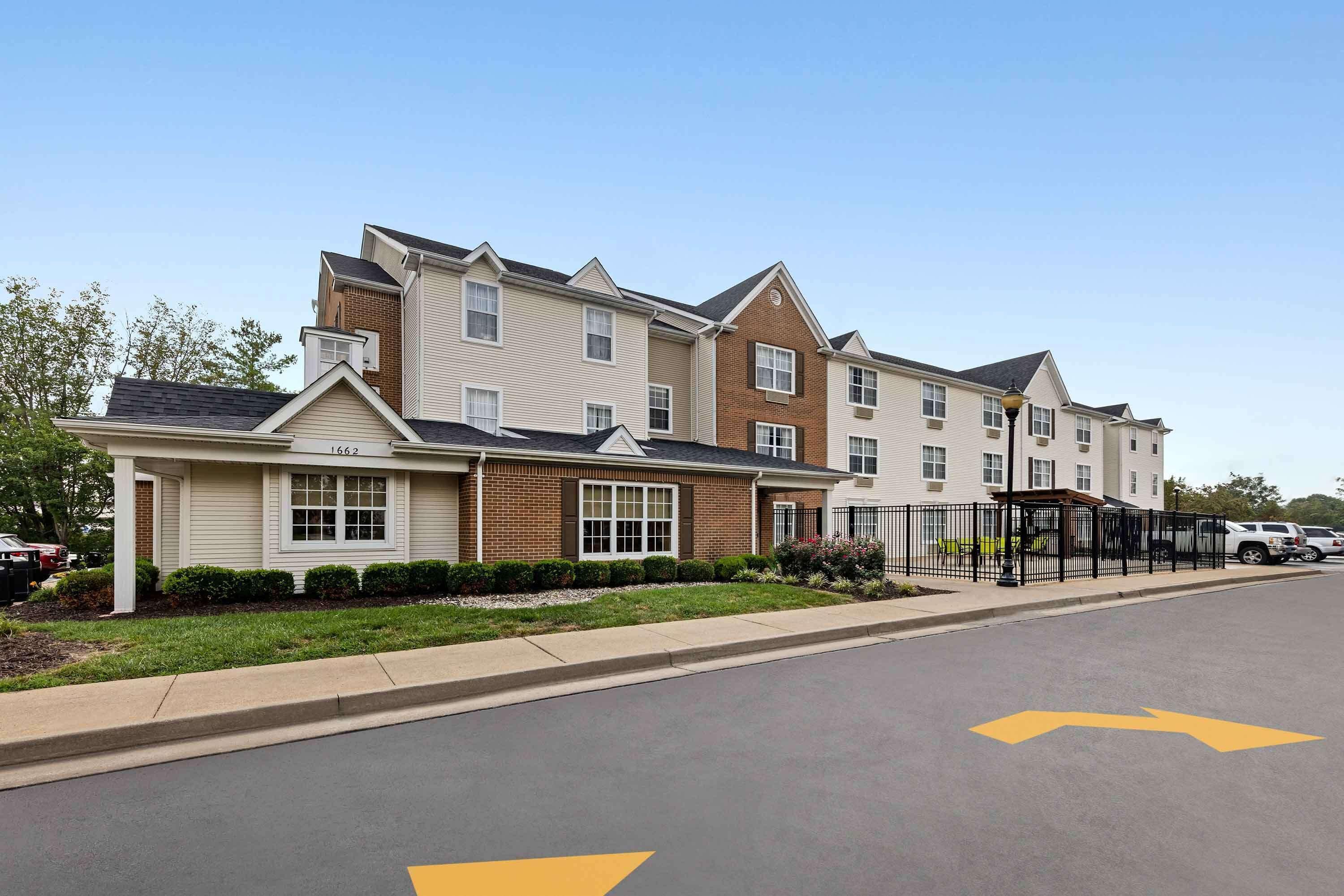 10 Business Hotels In Greater St. Louis That Deliver