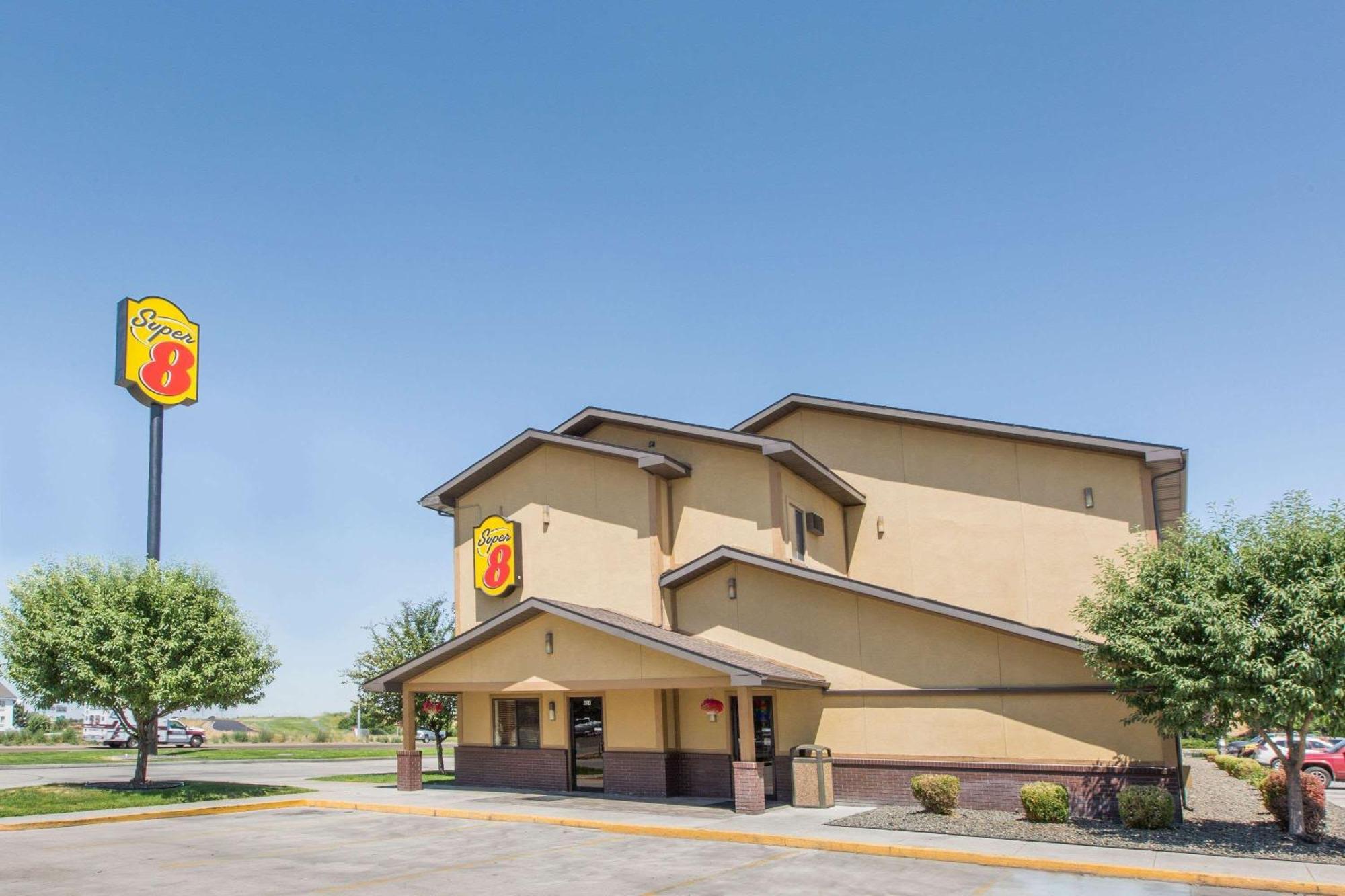 7 Budget Hotels Near Eagle Foothills for Smart Travelers
