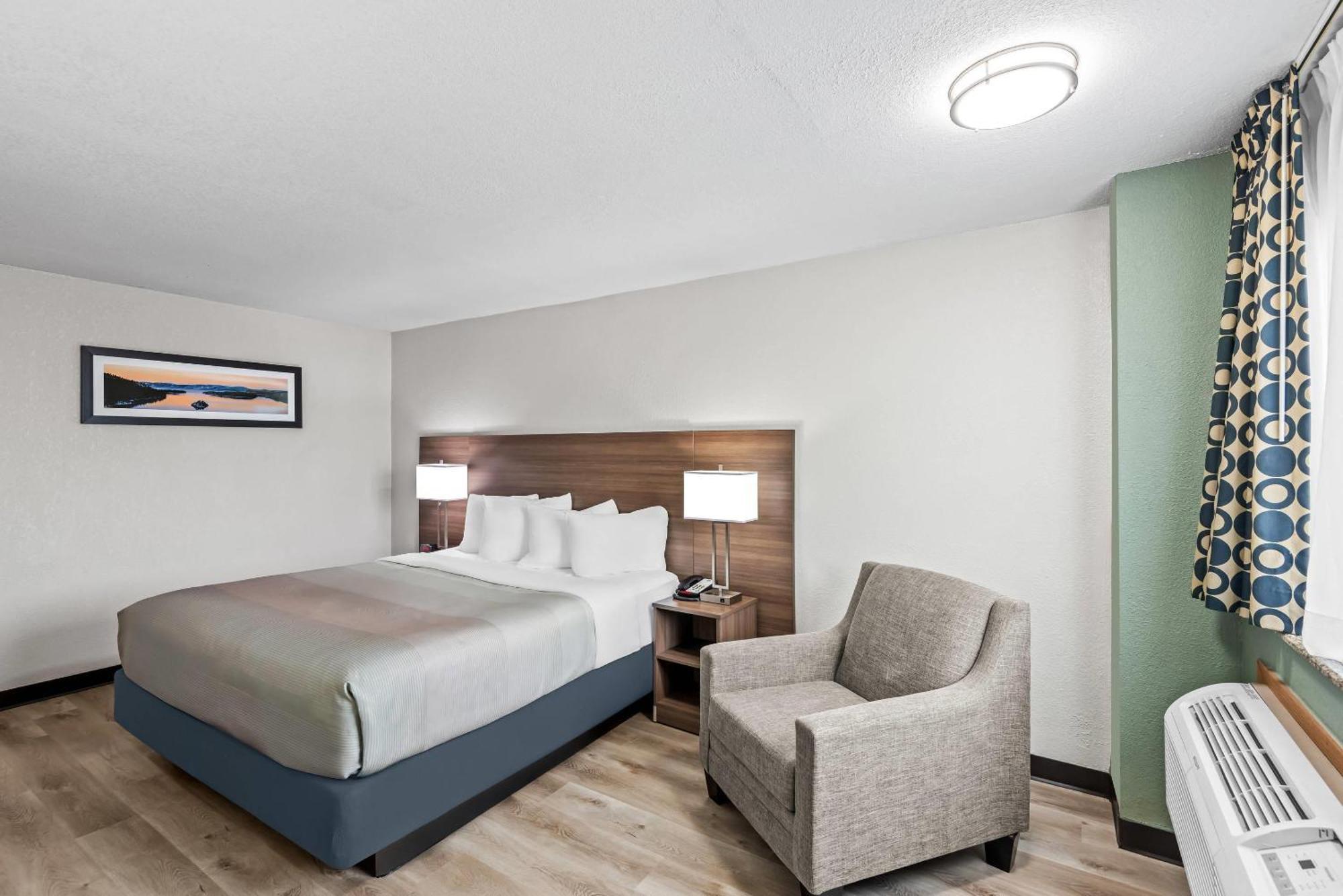 6 Smart Design Hotels Near Des Moines Playhouse Worth Booking