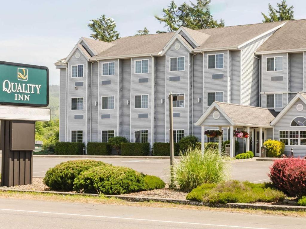 Where to Stay Near Crescent Beach: 5 Central Hotels Ranked
