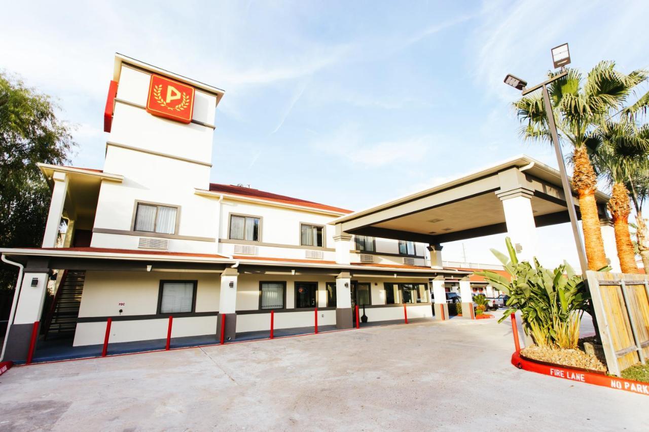 5 Two-Star Hotels In Northwest Houston That Deliver Value