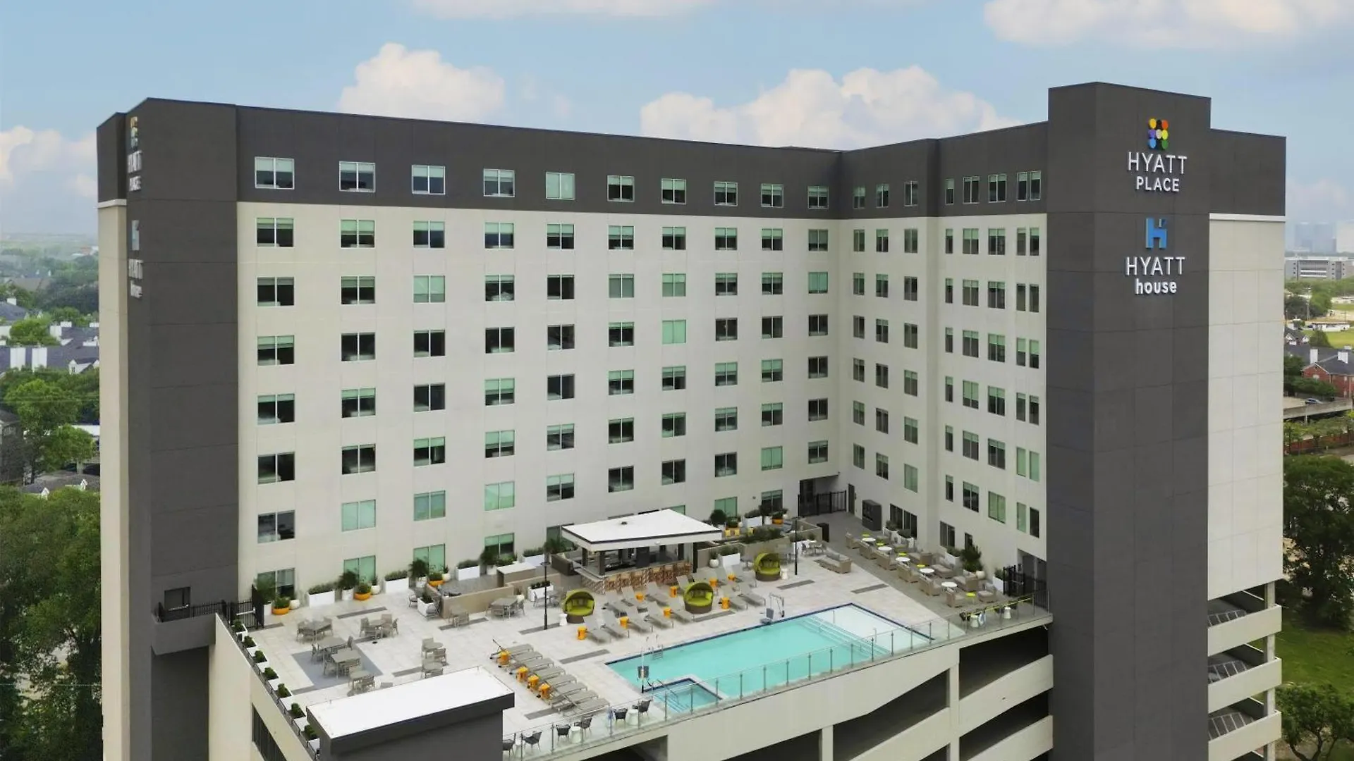 Where to Stay Near Water Wall: 15 Best Business Hotels
