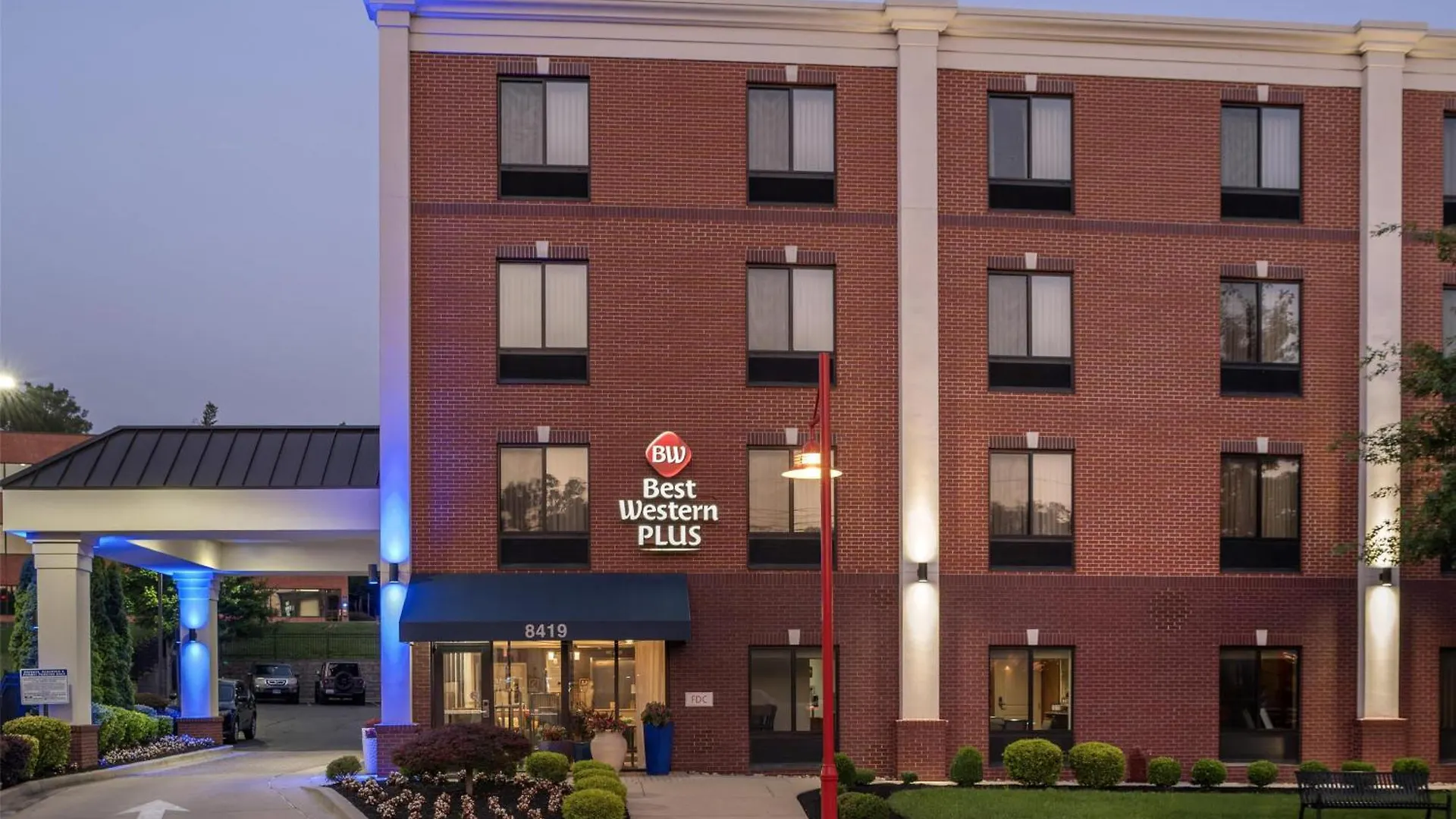 Staying Near Schrom Hills: 9 Business Hotels Compared