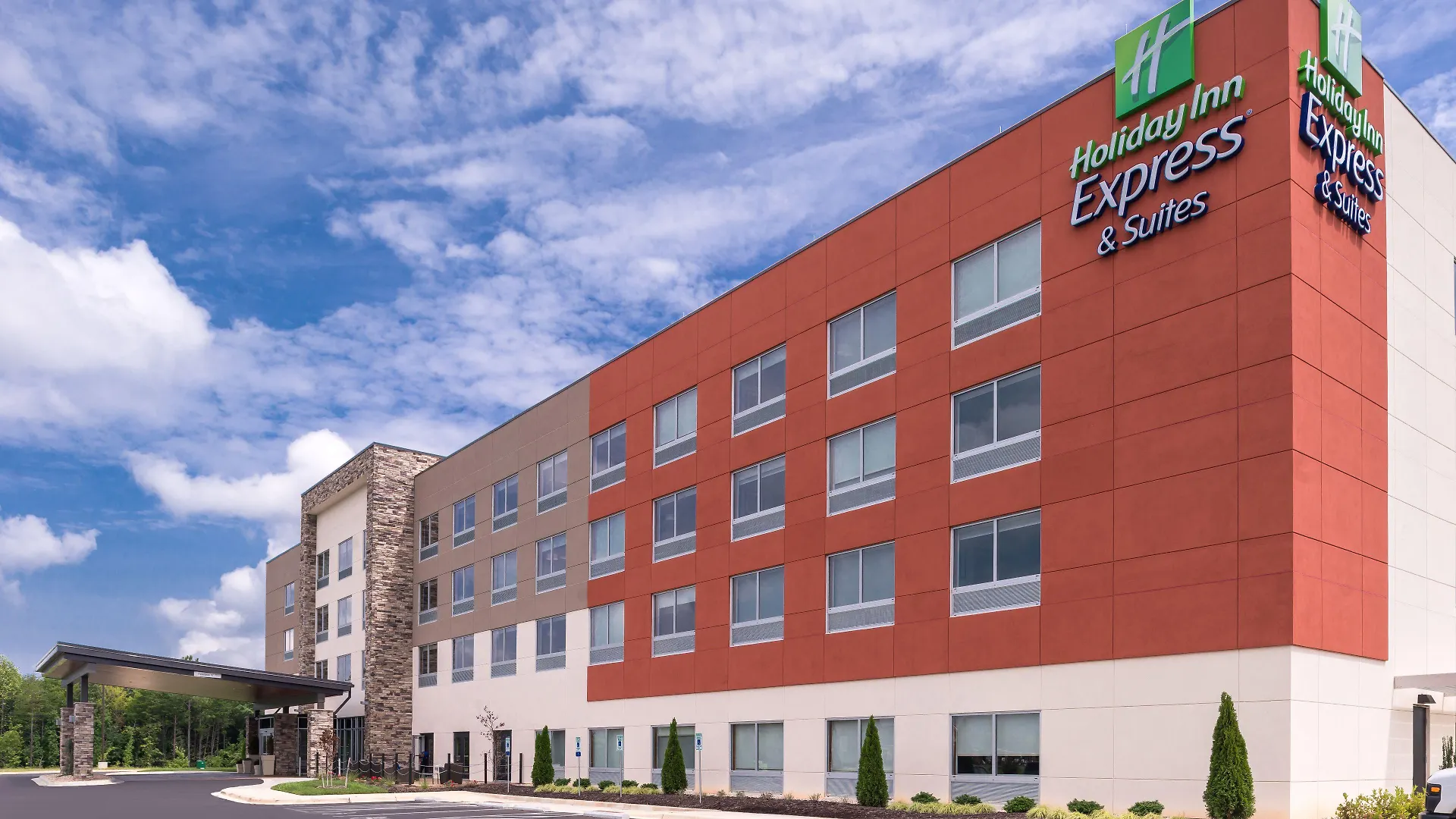 Staying in Virginia: 8 Holiday Inn Express Hotels Compared
