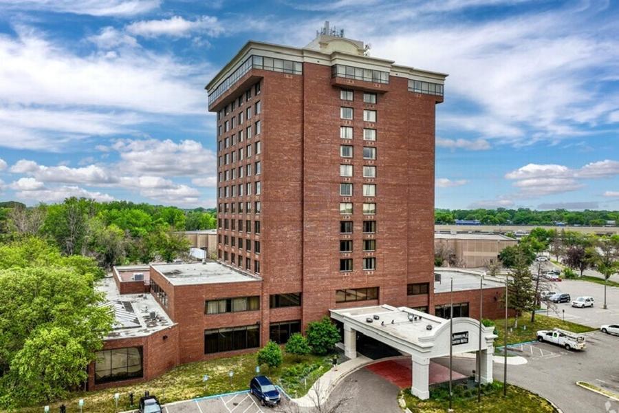 6 Business Hotels Near American Wings Air Museum Worth Booking