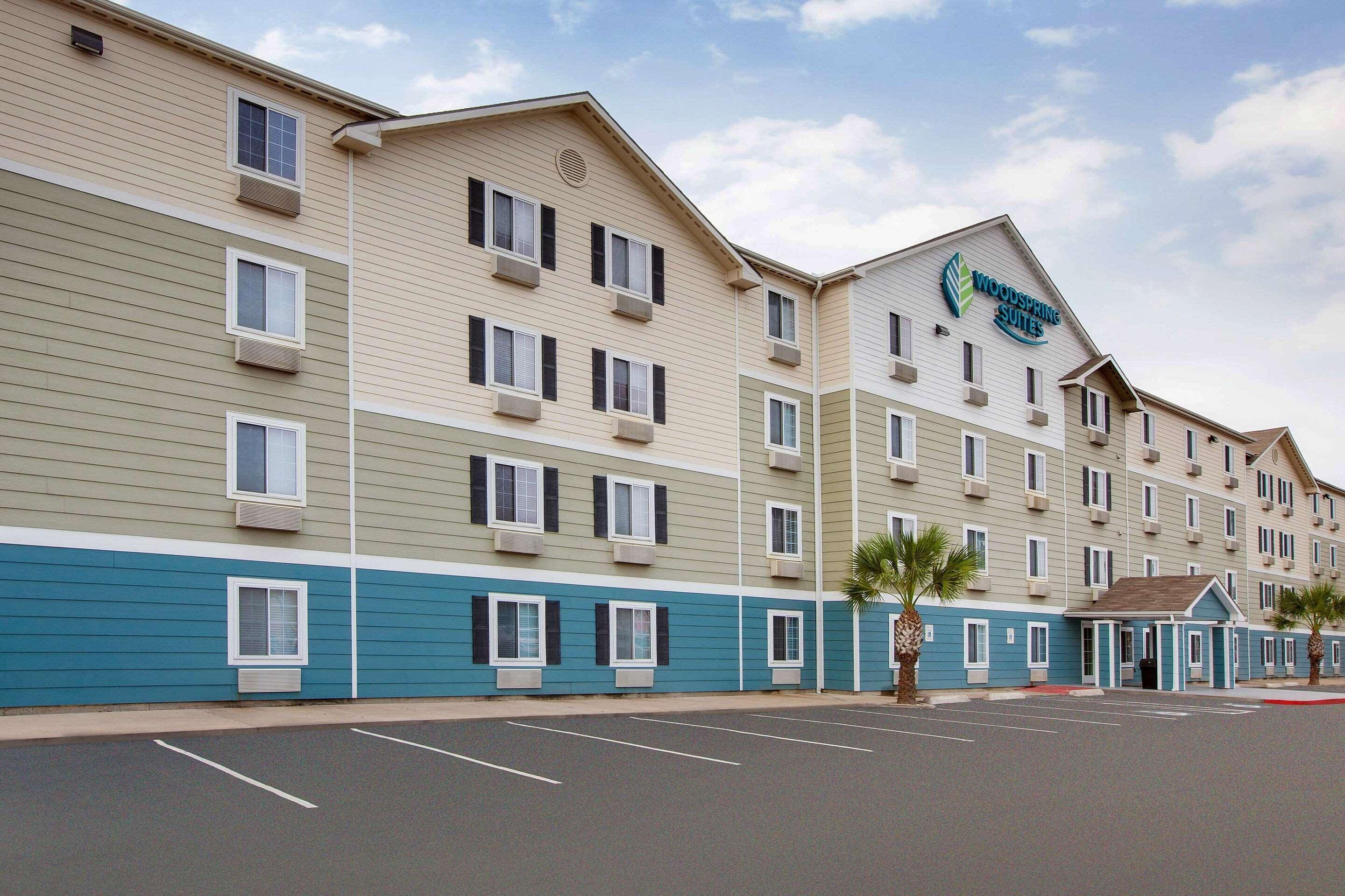 4 Airport Hotels Near Palms Crossing Worth Booking
