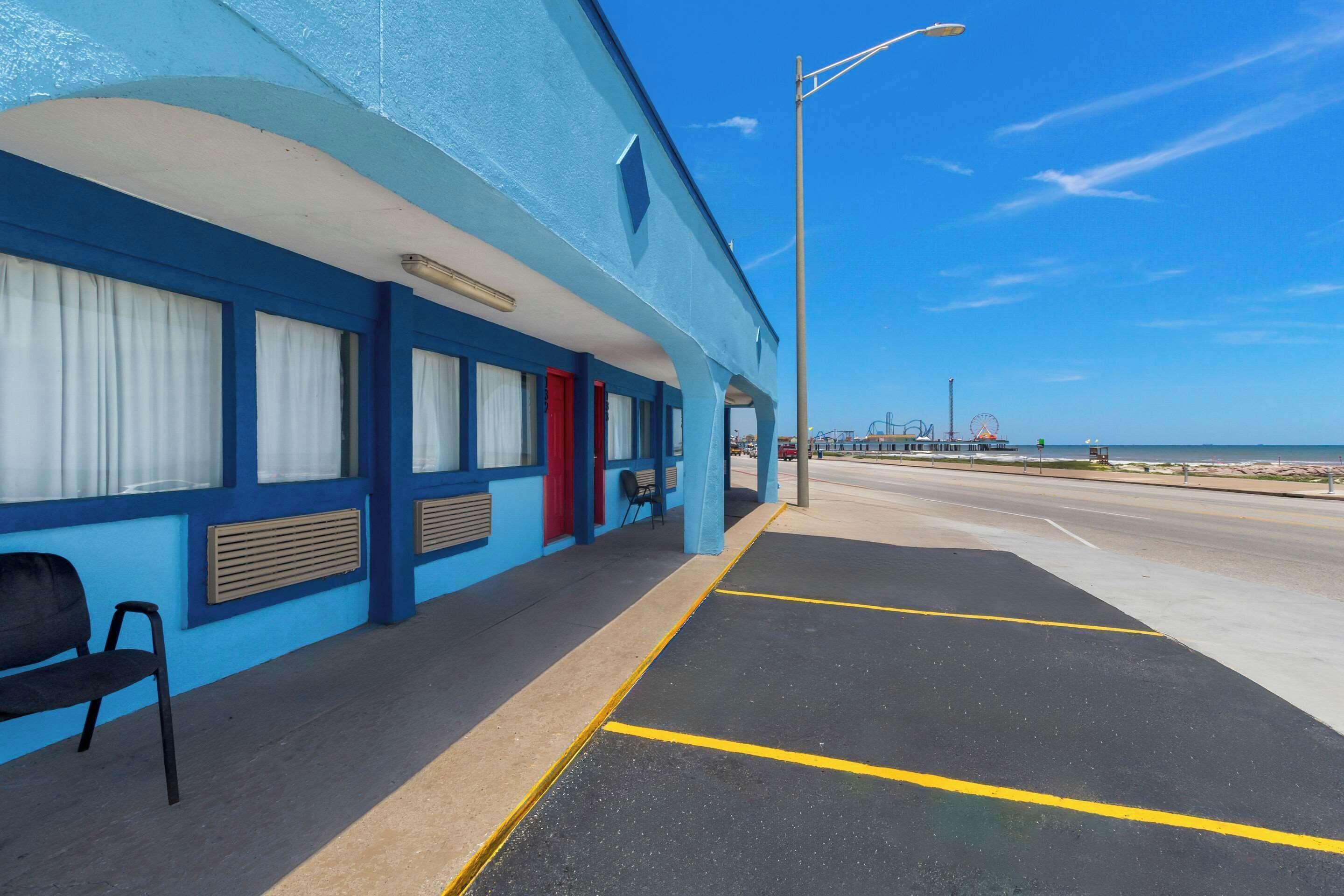 4 Central Hotels Near Schlitterbahn Galveston for Easy Waterpark Access